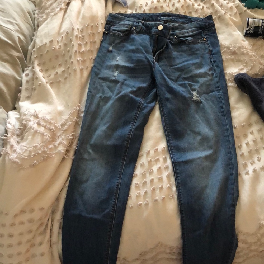 Skinny jeans with embellished pockets